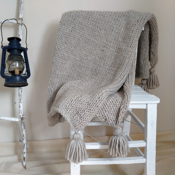Camel hand knit TV wool blanket//Tasseled blanket//Christmas gift//Boho//Valentines day gift//Cozy blanket//Winter Blanket//Home decor