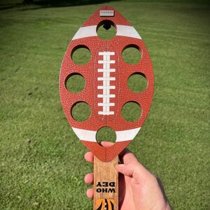 Original Football Schnapsglas Träger Laser Cut File. Die Leute sind verrückt nach diesen.