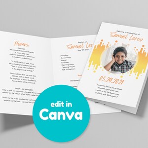 Op de afbeelding: Een doopboekje met een geel en oranje ontwerp. Het boekje bevat een foto van een jonge jongen, de datum van de doop en een hymne. De tekst luidt "Welkom bij de doop van Samuel Leroy" en "05.29.2021".