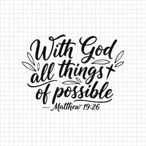 以下が含まれることがあります： 白い背景に黒い筆記体で「With God all things are possible」とマタイ19:26から書かれています。デザインには装飾的な葉のアクセントが含まれており、インスピレーションを与えるウォールアートや工芸品に適しています。