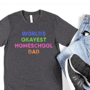 Der okayste Homeschool-Vater der Welt – Homeschool-Vater-Geschenk – Homeschool-Vater-T-Shirt – Papa-Lehrer – T-Shirt Homeschool-Shirt – Lehrer-Vater