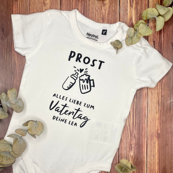 Vatertagsgeschenk: personalisierter Body „Prost“ mit Milchflasche und Bierkrug