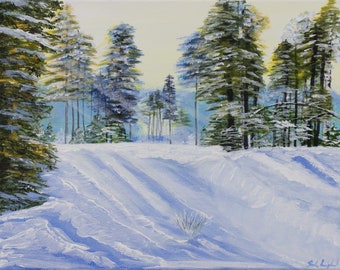 Puede incluir: Una pintura de paisaje de invierno nevado con un grupo de árboles de hoja perenne en el fondo. Los árboles están cubiertos de nieve y el suelo está cubierto de una gruesa capa de nieve blanca. La pintura está realizada en un estilo realista y captura la belleza de una escena invernal.