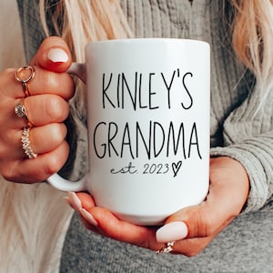 First Time Grandma Mug, New Grandma Gift, First Grandchild, Grandma 2023, Custom Grandma Mug, Grandma Valentines Gift, baby anouncement gift