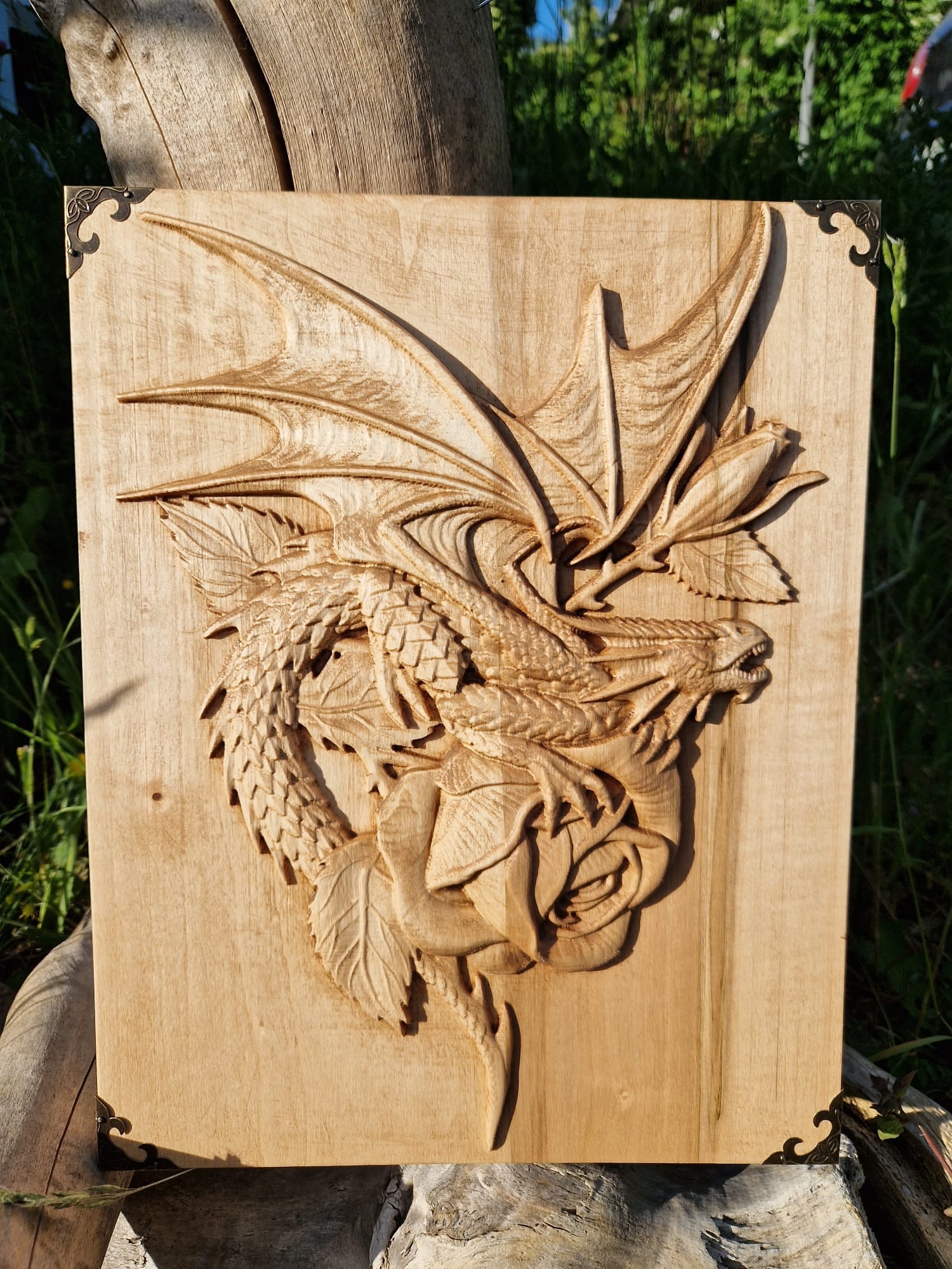 Drachen auf einer Rose, 3 D Holzwandbild, Pagan