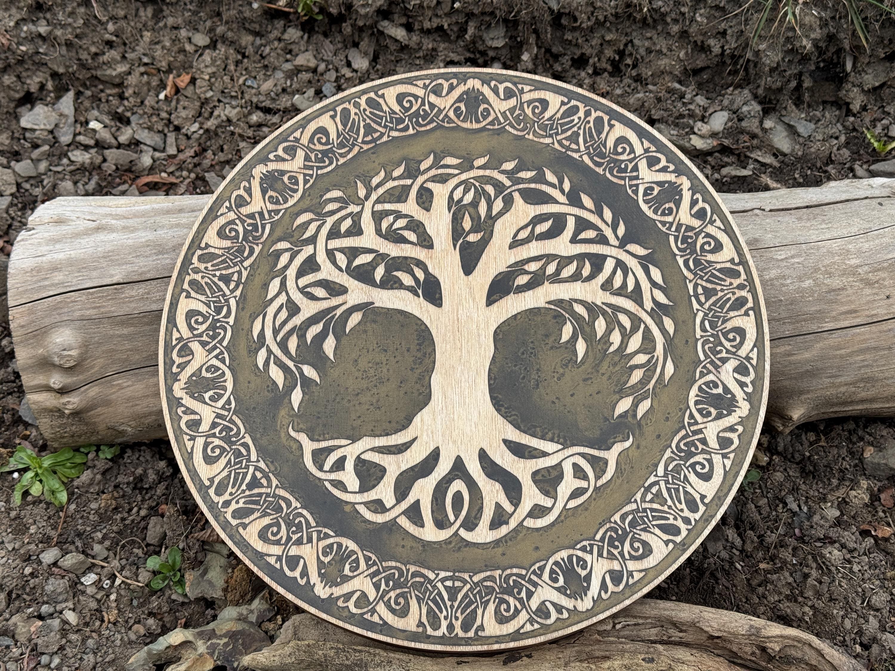 Einzigartiges Yggdrasil Wandbild – Rund, handgefertigt mit Lasertechnik & Epoxidharz – 38 cm