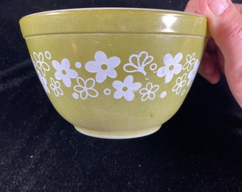 1.5 Pt. Vintage Pyrex Crazy Daisy Nesting Mixing Bowl, Number 401