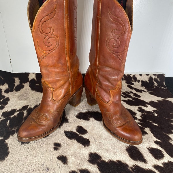 Vintage, Women's 10 N, 9.5 Medium   Vintage Dingo-Acme   Western Cowboy Boot, All Leather, Cognac Brown,  Used, Made in USA, Cowgirl Boots,