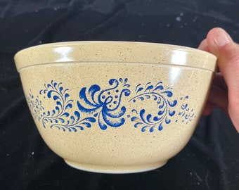 1.5 Qt. Vintage Pyrex Homestead Cinderella Mixing Bowl