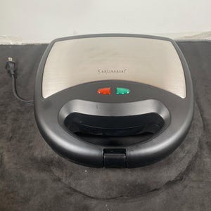 Electric Sandwich Maker, Continental Grill Platinum Series, Still has original box and product guide