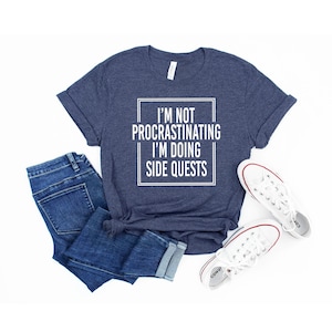 Funny Gaming Shirts, I'm Not Procrastinating I'm Doing Side Quests, Gift for Gamers, Gamer Gift, Game Lover Shirt, Gamer Shirt, Dork Shirt afbeelding 4