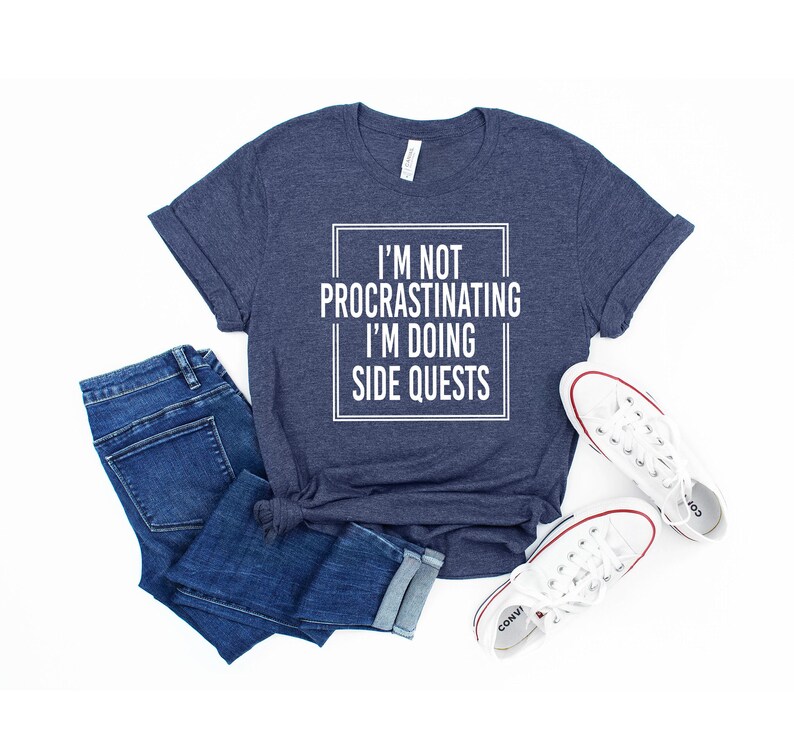 Funny Gaming Shirts, I'm Not Procrastinating I'm Doing Side Quests, Gift for Gamers, Gamer Gift, Game Lover Shirt, Gamer Shirt, Dork Shirt afbeelding 4
