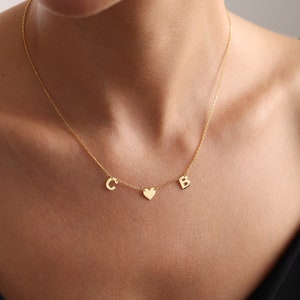 Collier coeur initial en argent sterling et sur le côté, collier lettre en or personnalisé, cadeau d'anniversaire, cadeau de fête des mères pour elle, femme