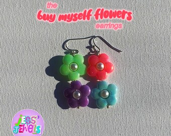 Colourful Mismatched Flower Earrings - Y2K 90s Aesthetic - Quirky Artsy Retro Inspired Beaded Dangly Earrings - Handmade