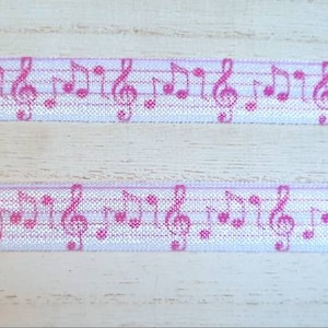 Diadema con implante coclear con nota musical rosa