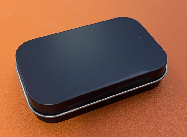 Xadrez de Lata Altoids: Conjunto de Estratégia Portátil para Viagem Black