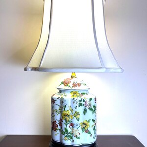 Yellow Floral Scallops Jar Porcelain Table Lamp