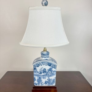 Vintage Style Blue and White Porcelain Table Lamp: Landscape Design