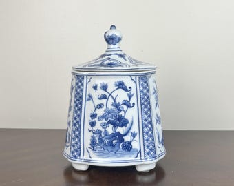 Traditional Design Blue and White Porcelain Tea Jar With Lid