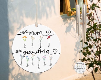 Personalized Grandma's Wind Chime, First Mom Now Grandma Sign, Kid Name With Floral Sign, Grandma Gift Chime, Gift for Grandma, Home Decor