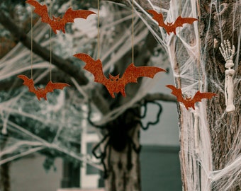 Hanging Metal Rusty Bats, Halloween Decor Sign