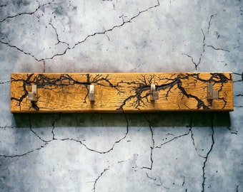 Perchero de roble hecho a mano con patrón Lichtenberg Percheros de pared en acero inoxidable cepillado de estilo elegante
