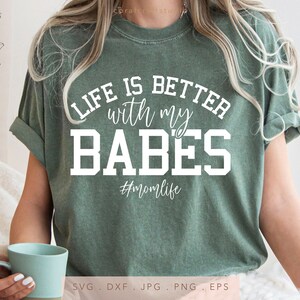 La vita è migliore con le mie ragazze SVG DTF PNG Jpg Eps, sublimazione della felpa per ragazze mamma, ragazze mamma Cricut Iron On, file di taglio regalo per la festa della mamma