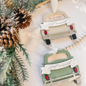 Just Married Retro Car Christmas Tree Ornament | wedding Ornament | Personalalized Anniversary Wedding Celebration Ornament