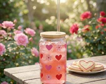 Pink Hearts and Flowers Sipper Glass, Glass Can Cup with Bamboo Lid Straw, Cute Iced Coffee Glass ,Valentine Aesthetic Drinkware