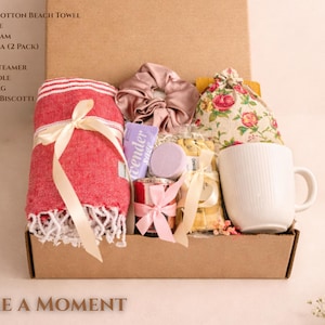 Mindfulness Gift Box "Take a Moment" featuring stress-relief spa products, a tea set, and cozy accessories for a quiet break.