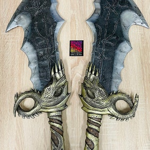 Blades of Chaos Kratos god of war RAGNAROK Blades of Chaos