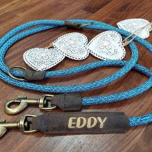 Personalized dog leash or collar Tauleine embroidered Double carabiner Adjustable Individual dog leash Antique brass genuine leather collar Blau meliert