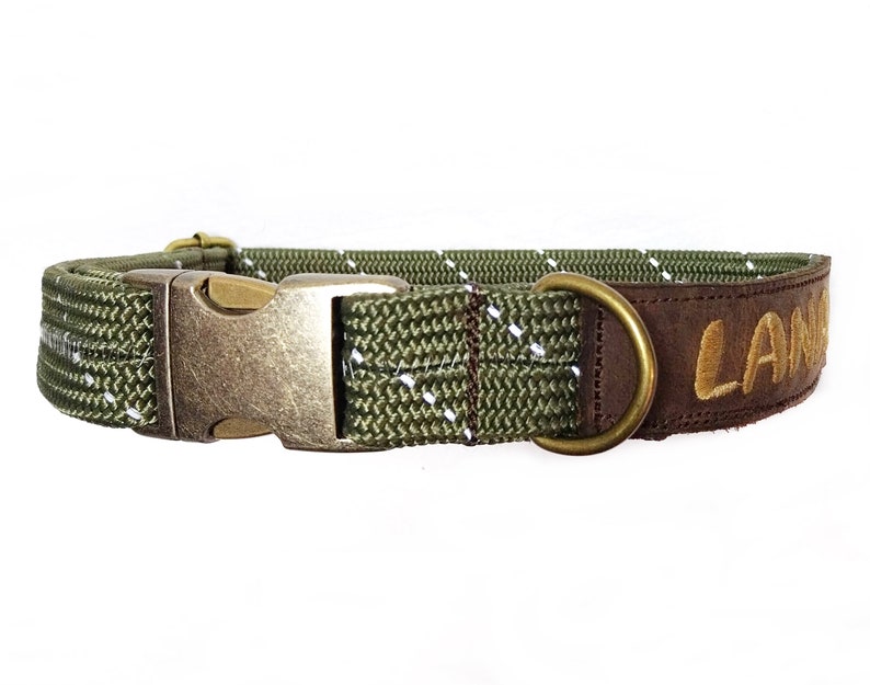 Personalisiertes Halsband Tauhalsband flach bestickt Verstellbar Individuell Altmessing Echtleder dog collar 7 Farben Olivgrün reflektier.