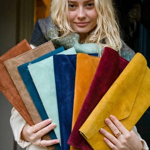 Pochette en daim personnalisée