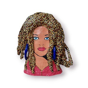 Scultura Corpo femminile Pop Art Busto "Donna con dreadlocks e orecchini"