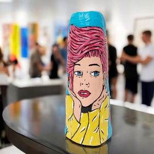 Pop Art Frauen Skulptur – zeitgenössisches Objektkunst-Unikat | figurative Kunst, Galerie-exponiertes Kunstwerk (ca. 27 cm)