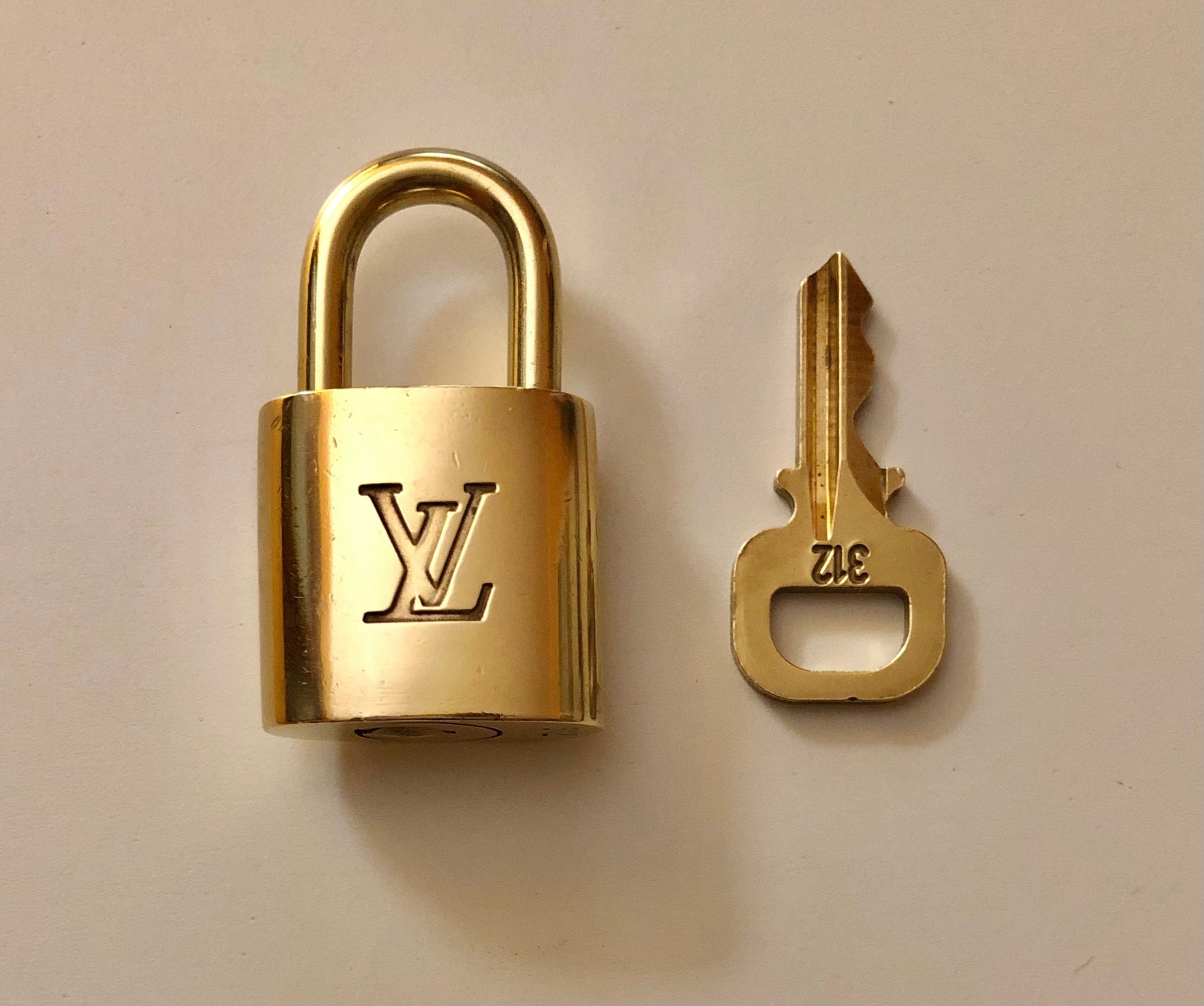 Louis Vuitton TSA De Voyage Padlock Silver 826lv80 – Bagriculture