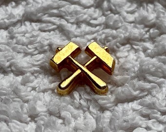 Vintage Crossed Hammers Enamel Pin | 1950s Mining Symbol Pin | Vintage Mining Gift for Miners | Vintage Blue Collar Pin | Retro Tools Gift