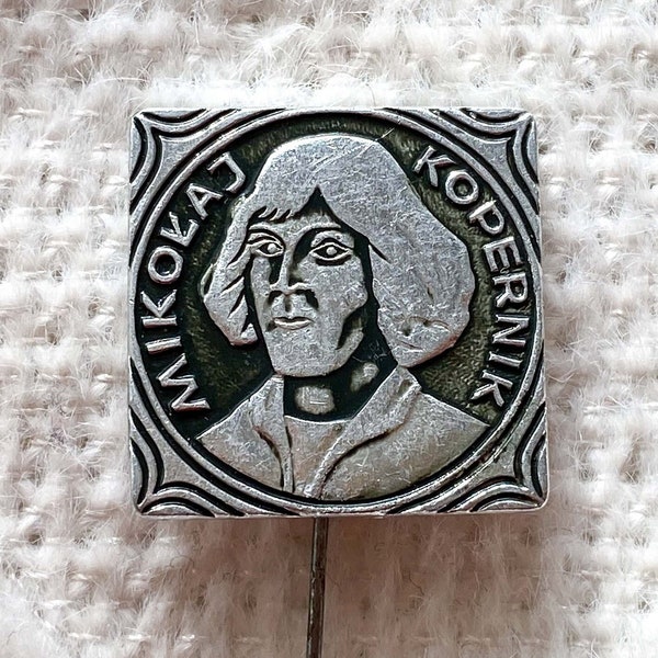 Vintage Nicolaus Copernicus Enamel Pin | Antique Astronomy Hero Lapel Pin | Vintage Nicolaus Copernicus Badge | Vintage Mikołaj Kopernik Pin