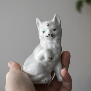 Vintage Porzellan Weiße Katze Figur - Niedliche azurblaue Augen - Toller Zustand - 1980er Jahre Sammlerstück | Antike weiße Kätzchen glasierte Keramik Figur