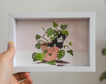 2000年代のキュートなヴィンテージ額入りアートプリント – モンステラの鉢植えに映えるクールな猫 | 猫好きへのギフト | かわいいレトロインテリア | 猫とモンステラ