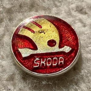 Vintage 1970s Škoda Enamel Pin | Retro Original Skoda Lapel Pin | Red Skoda Badge | Vintage Skoda Merch Logo | Antique Skoda Fan Gift