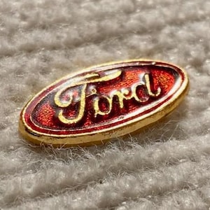 Vintage 1960er Jahre Ford Miniature Anstecknadel | Antike Ford Emaille Pin | Rotes Ford Abzeichen | Vintage Ford Motor Company Logo | Amerikanisches Auto Pin Geschenk