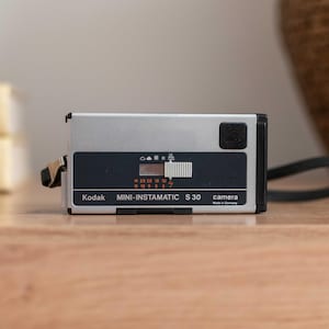 Vintage 1970s Kodak Mini-Instamatic S30 Camera – Pocket Film Camera 110 Film – Classic Analog Photography – Made in Germany – Retro Camera