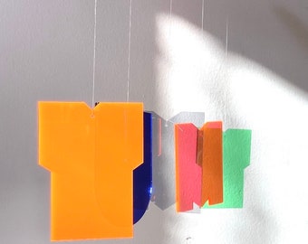 YUMMY - Mobile - neon Sonnenfänger - Lichtspiel - Fensterdeko, recyceltes Acrylglas, modern und minimalistisch aus recyceltem Acrylglas