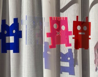 nachhaltiges Mobile aus recyceltem Acrylglas PIXEL-MONSTER - Sonnenfänger - Wanddeko - Gamers Club - Monster - Acrylglas - umweltfreundlich