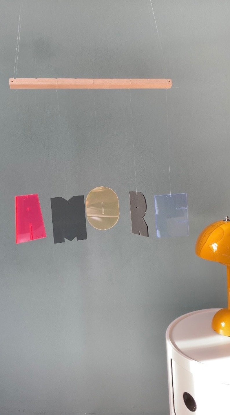 AMORE Mobile aus recyceltem Acrylglas, Fensterdeko, Sonnenfänger, Lichtfänger, Wanddeko, umweltfreundlich, modern und minimalistisch. Bild 10