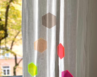 nachhaltiges Mobile POLLY PINK aus recyceltem Acrylglas, Sonnenfänger, Interior Deko, modern und minimalistisch