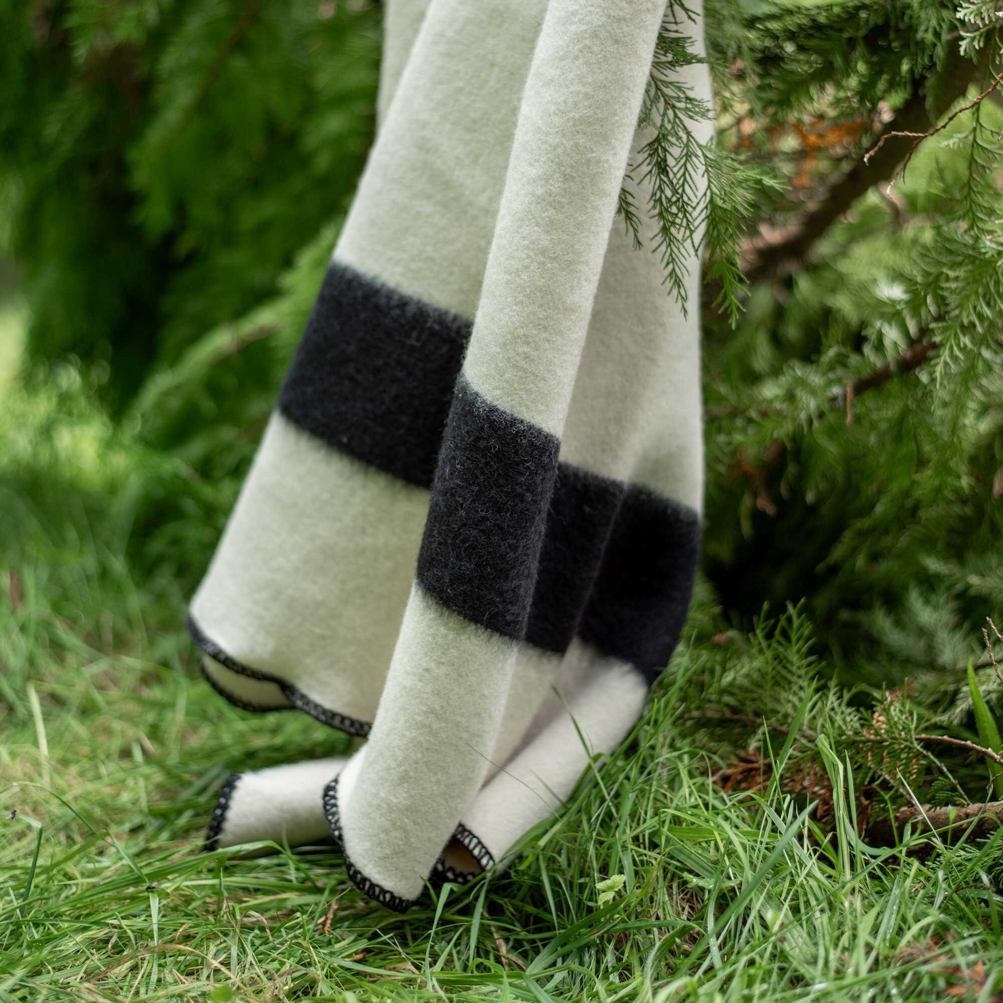 Wool Blanket Thick and Heavy Pure Sheep's Wool Bed Blanket in Natural