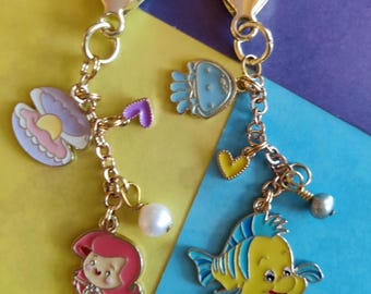Llavero de sirena y pez amarillo bajo el mar: Charm de esmalte de La Sirenita